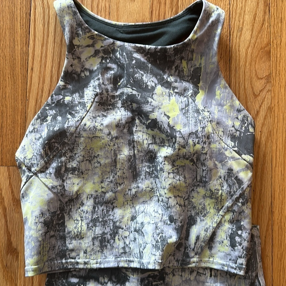 Lululemon sz 4 Wunder Train Tank Bra top
Cinder Grain Smoked Spruce Multi